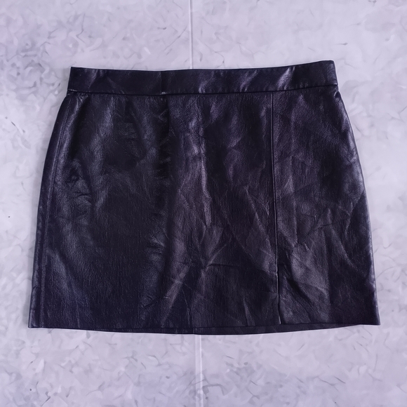 Wilfred Dresses & Skirts - WILFRED Faux Leather Skirt